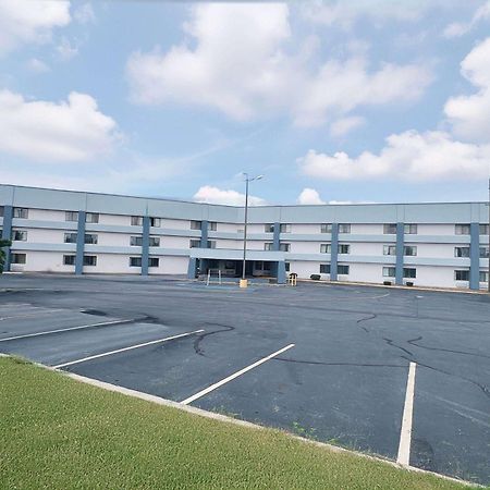 Hotel Baymont By Wyndham Columbia, Mo Exterior foto