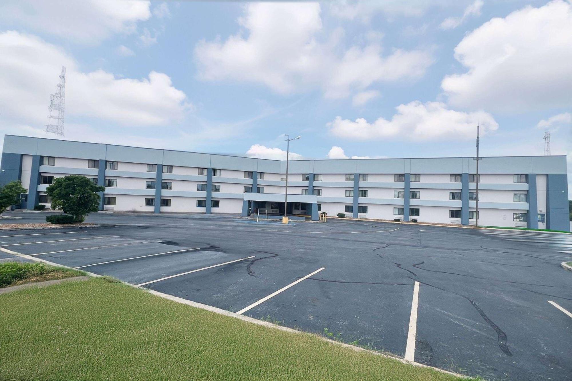 Hotel Baymont By Wyndham Columbia, Mo Exterior foto